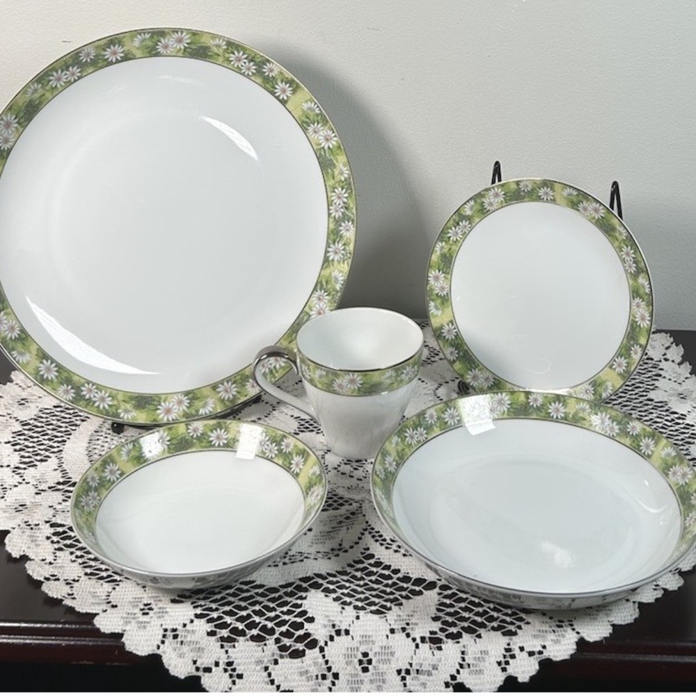 Mikasa Marianne 5876 Fine China Daisy Floral Green Japan 5 Pc Place Setting #3